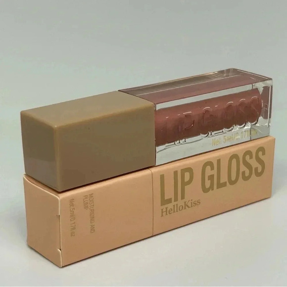 Hello Kiss - Moisturizing and Plumping Ultra Glossy Lip Gloss in Color Silk - Picture 5 of 6